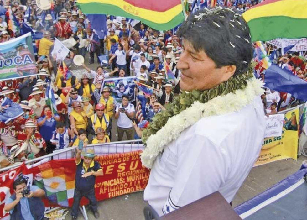 Oposición quiere volver a impugnar a Evo; el MAS le dice que ya precluyó