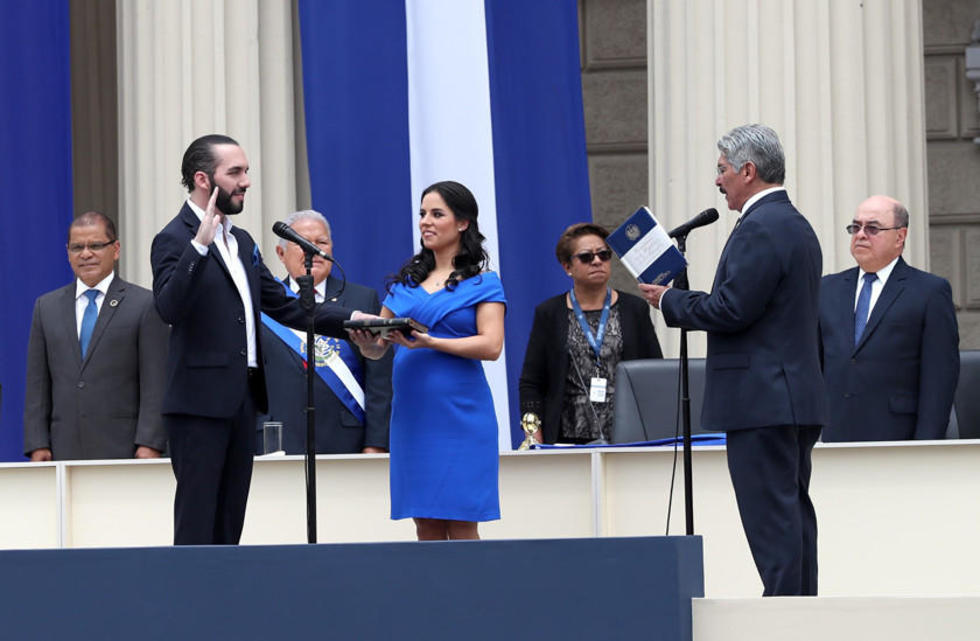 Bukele jura como presidente en El Salvador y cierra la posguerra