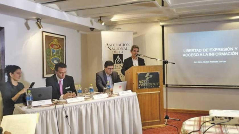 Dicen que Gobiernos populistas son una amenaza para la prensa