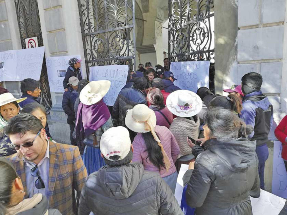 Cervantes convoca a los padres de familia tras la toma de la Alcaldía