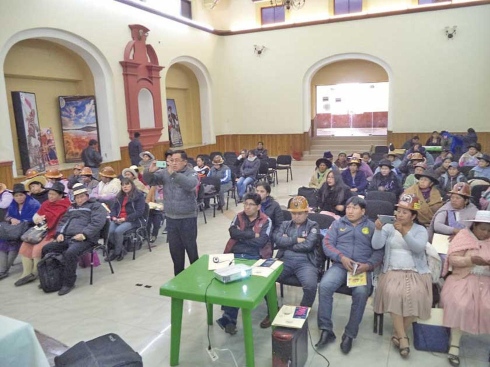 Continúa la socialización de la Ley 348 en Potosí