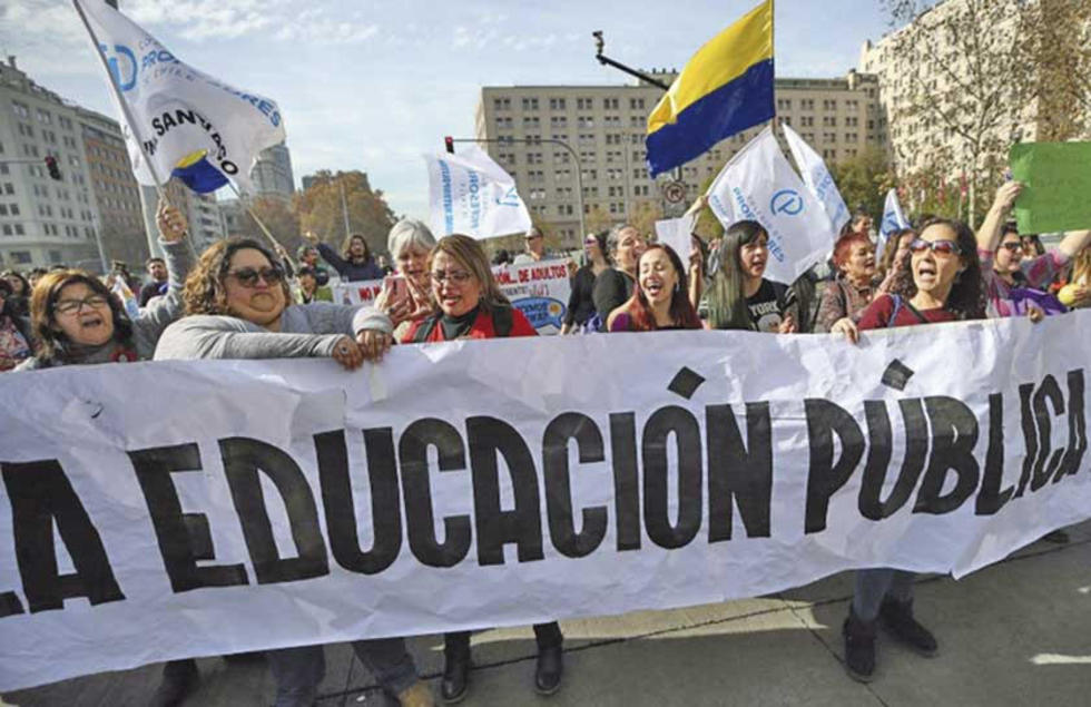 Profesores marchan en Chile y regiones en segundo día de paro