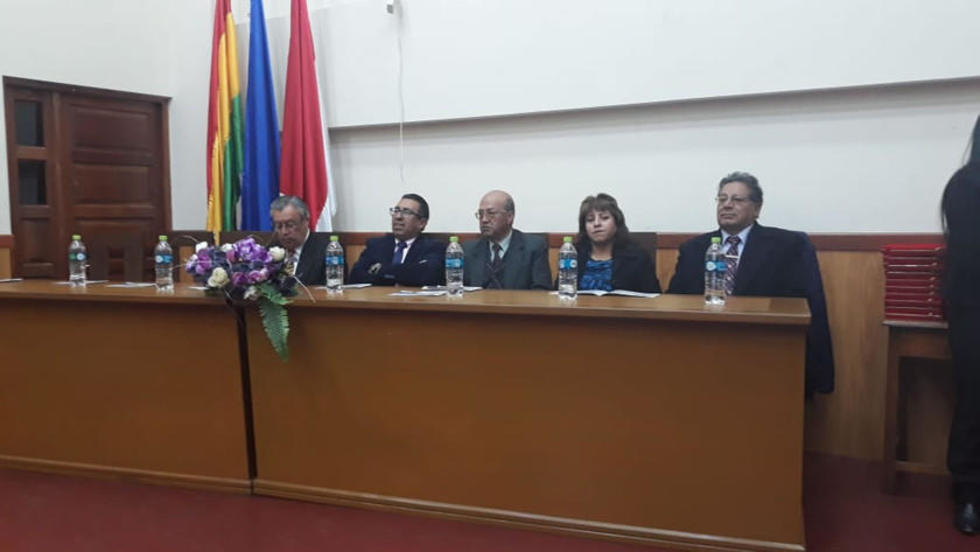 Reconocen a docentes de la UATF por años de servicio