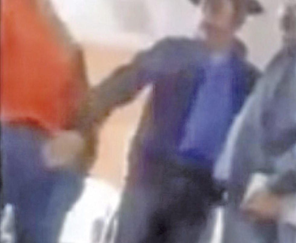 Circula video en el que se ve al gobernador Urquizu "manosear" a una mujer
