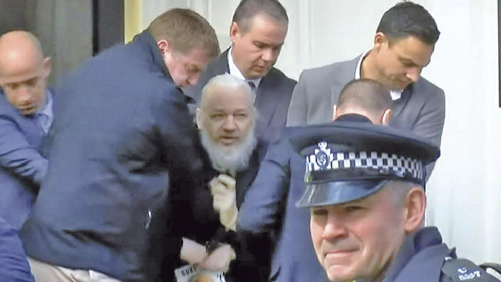Reino Unido firma extradición de Assange a Estados Unidos