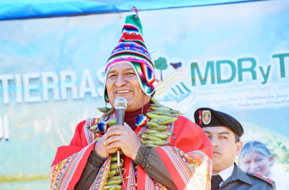 Morales pide disculpas por "broma" de obras por votos
