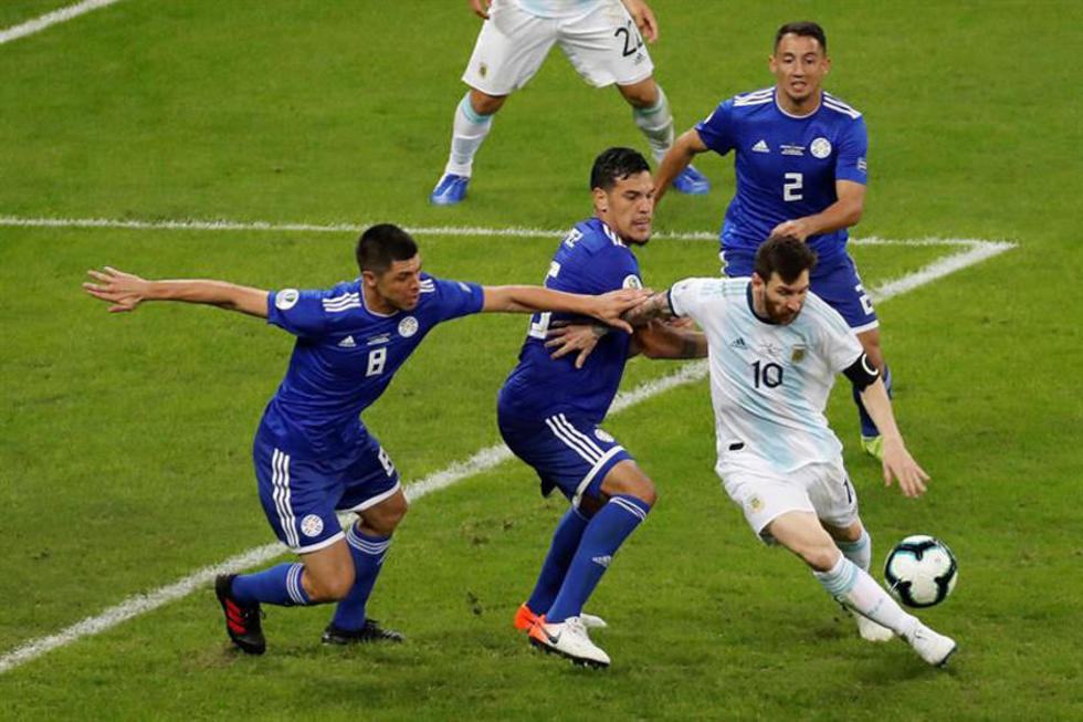 Argentina empata con Paraguay gracias a Messi
