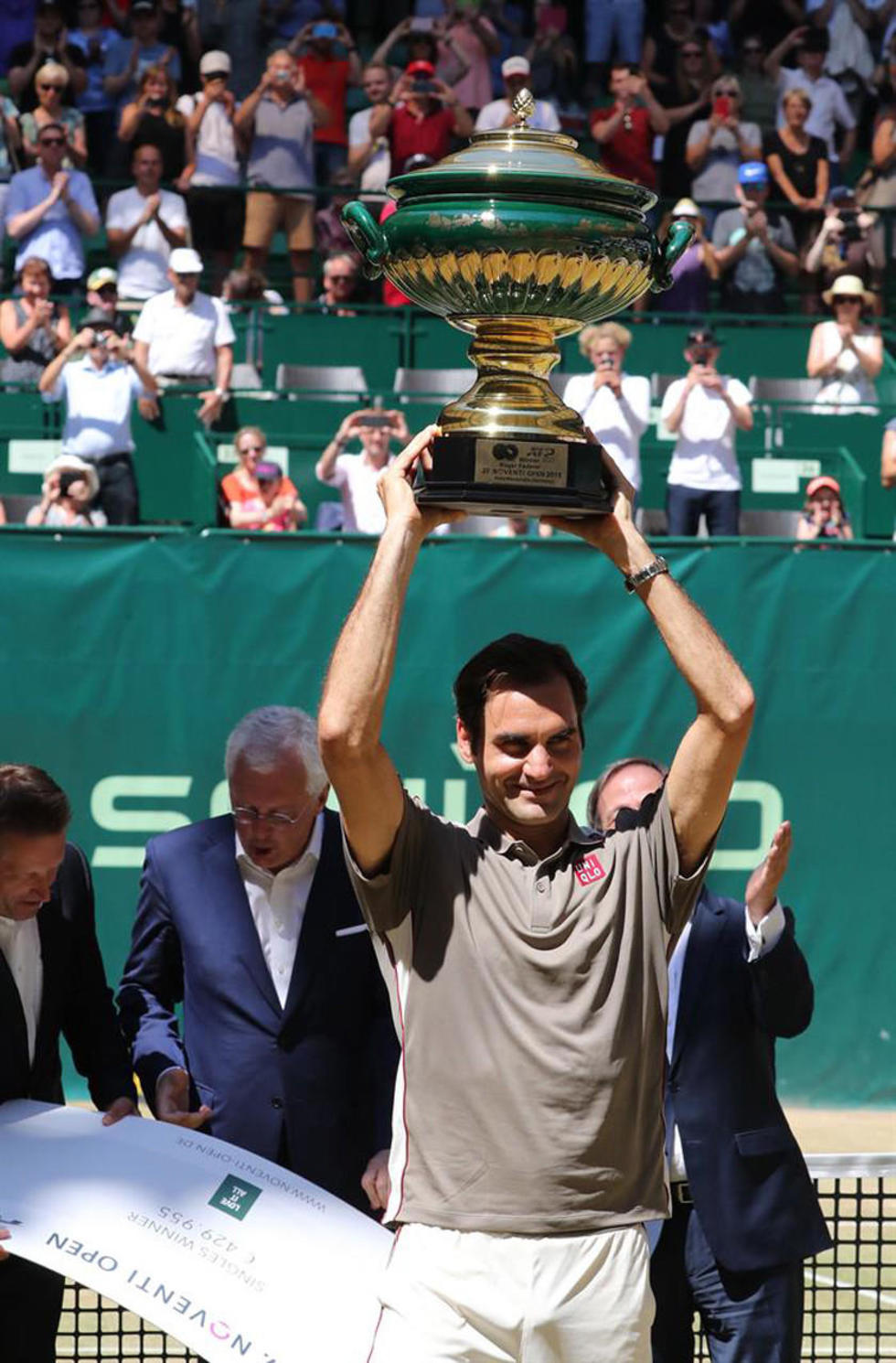 Federer gana el torneo de Halle por décima vez