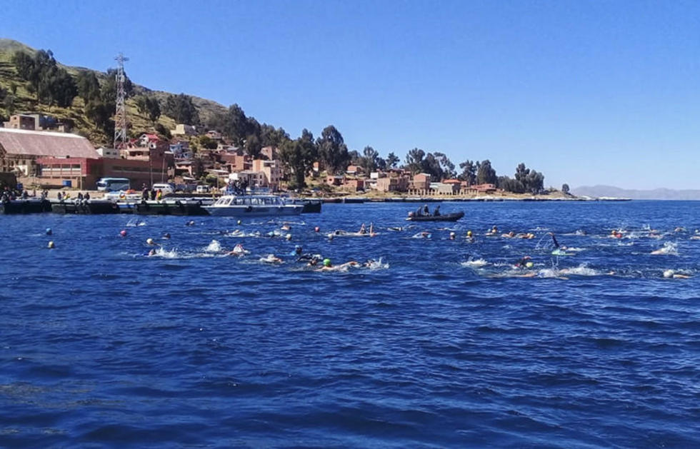 El Lago Titicaca albergó prueba de natación 