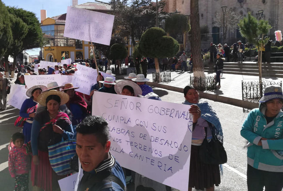 Los comunarios marcharon exigiendo desalojo de tierras