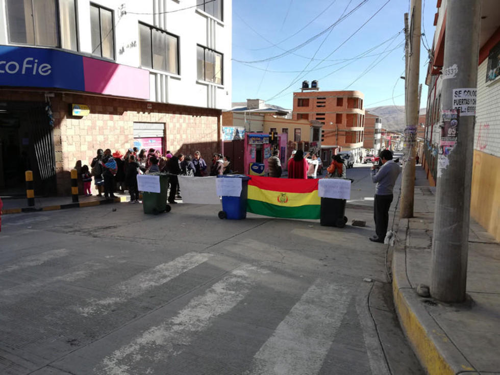 Bloqueos de calles perjudicaron el trafico vehicular en la zona baja