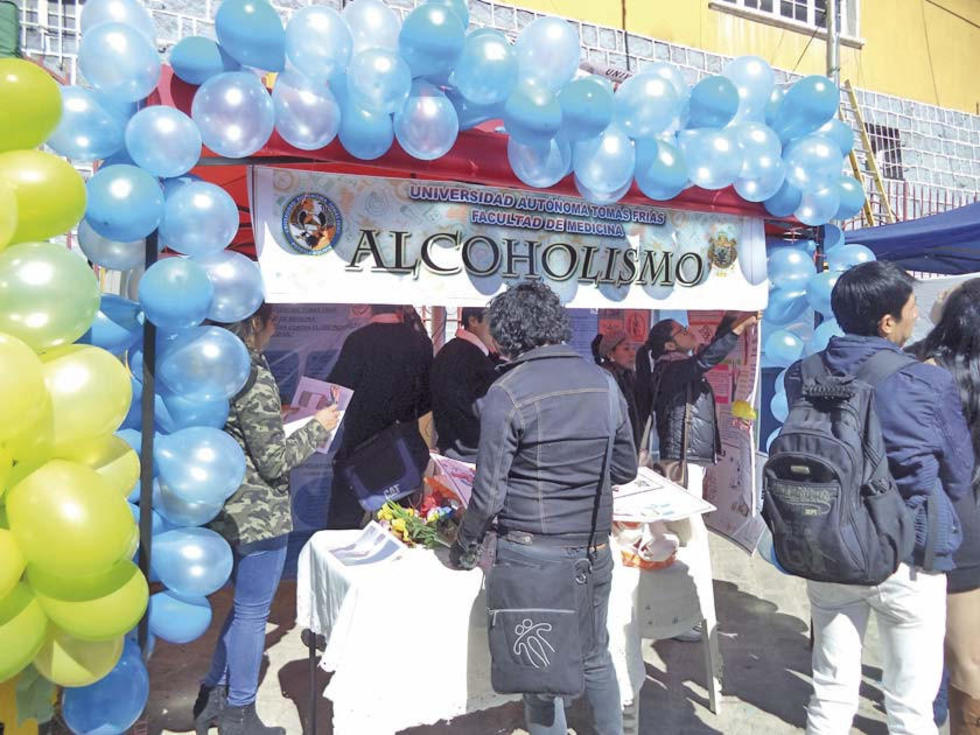 Feria preventiva explica los efectos del uso de drogas