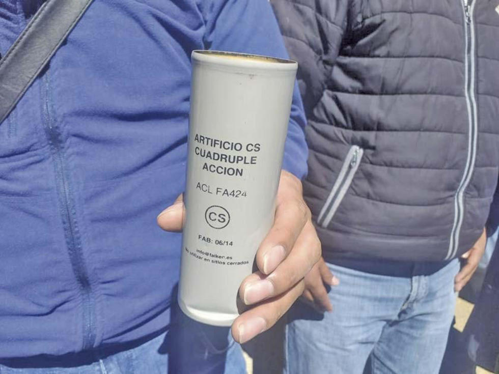 Explosión de gas lacrimógeno causa susto y desesperación en estudiantes