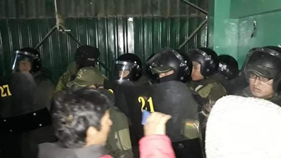 Denuncian a 4 jefes de la Policía por allanamiento de Adepcoca