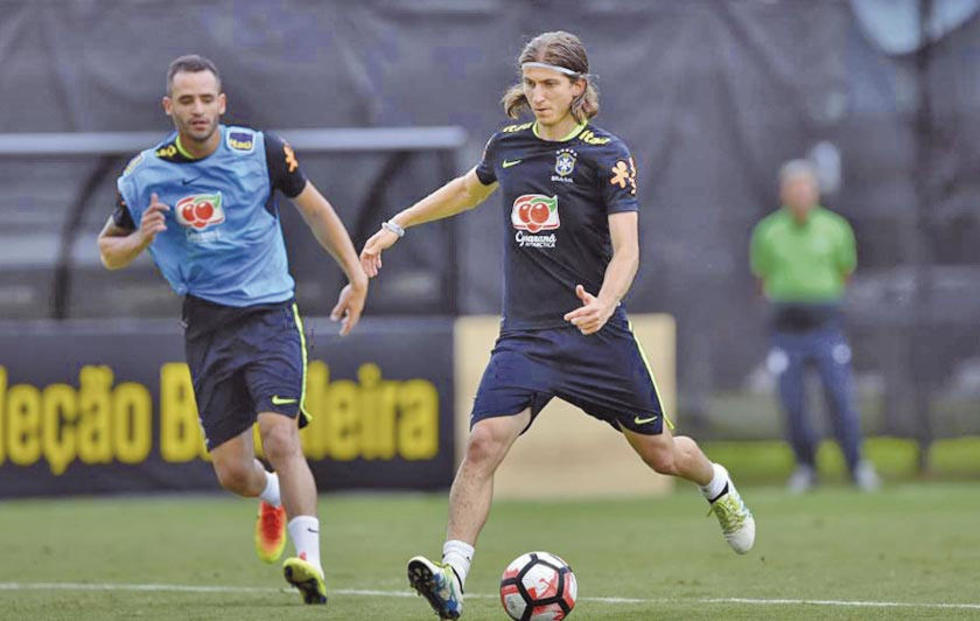 Filipe Luis vuelve a las prácticas con Brasil