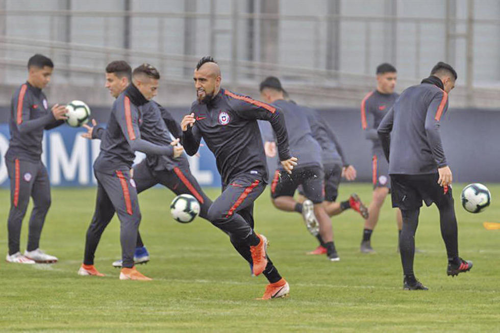 Chile y Perú se juegan la vida en el “Arena do Grêmio”