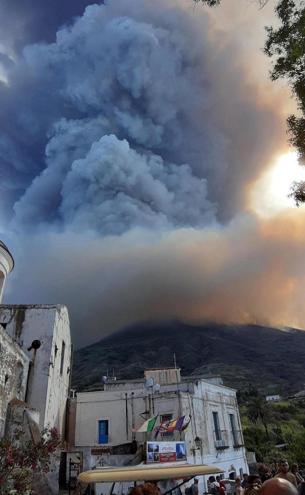 Erupción de un volcán provoca una persona muerta en Italia