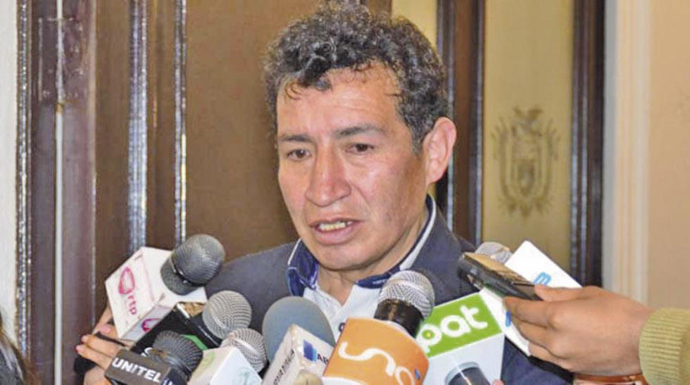 Diputados analizará denuncia de Revilla después del receso