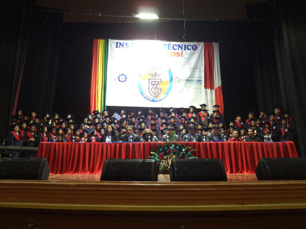 Instituto Incos titula a 142 nuevos profesionales de tres carreras técnicas