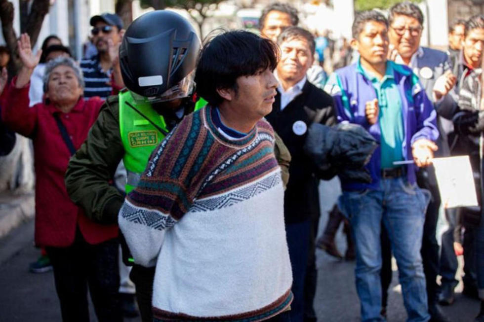 Arrestan a dirigente del MAS en Sucre que intentó agredir a Mesa