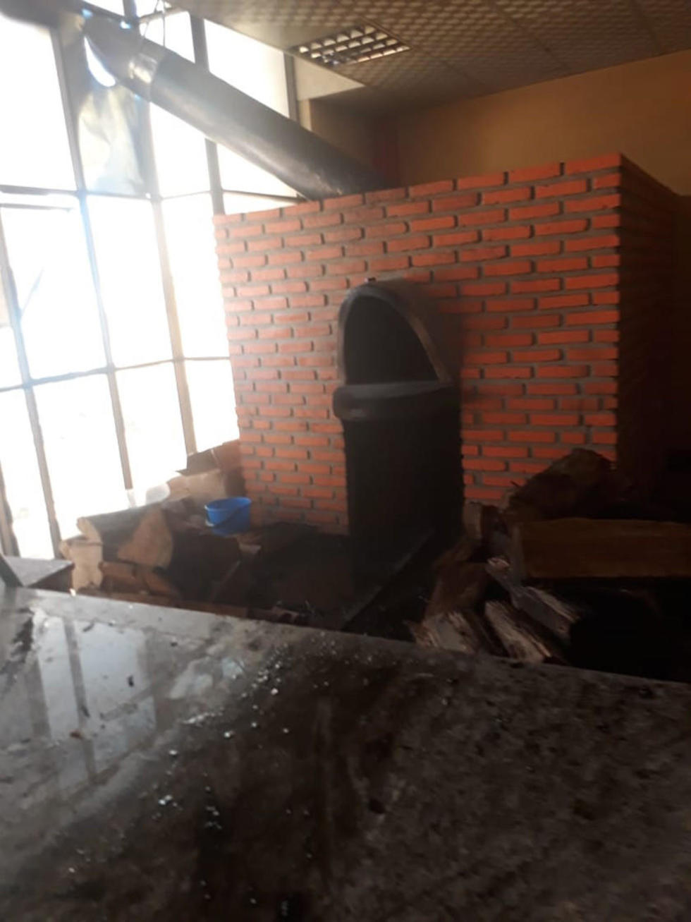Pizzería arde y causa susto en deportistas del coliseo