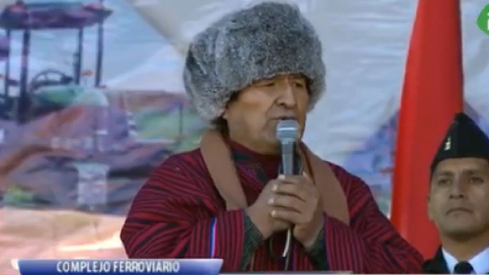 Tras desafío, Evo Morales dice que debate como pueblo