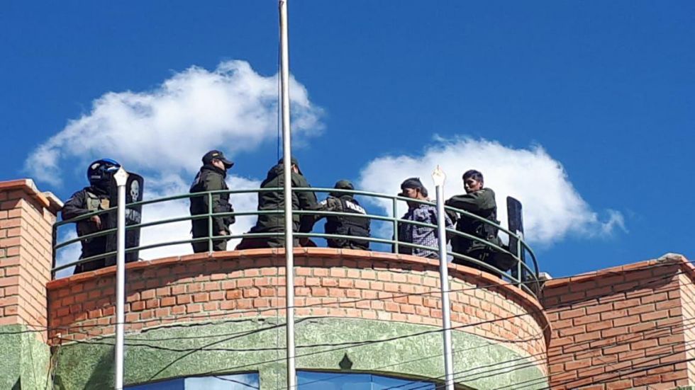 Dos jóvenes usaron arma de juguete para robar un vehículo 'chuto'