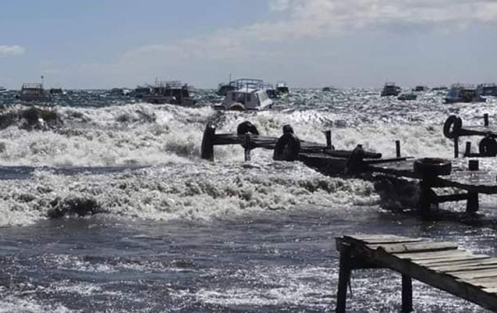 Las olas en el Titicaca  llegaron a dos metros de  altura por intensos vientos