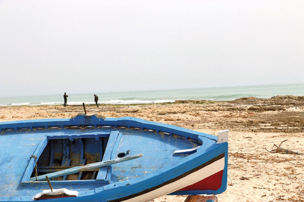 Buscan a decenas de inmigrantes tras naufragio en Libia