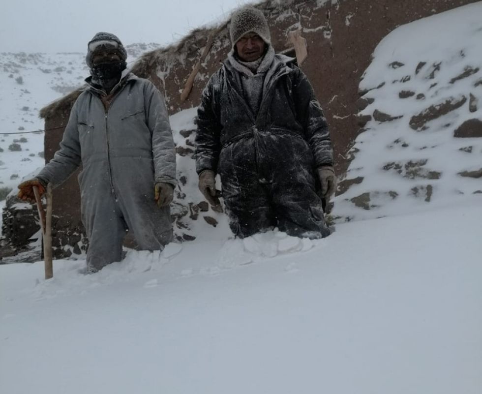 Rescatan a ancianos que estaban aislados por nieve en el sudoeste