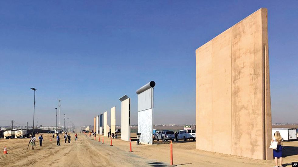 Justicia permite a Trump usar fondos para el muro
