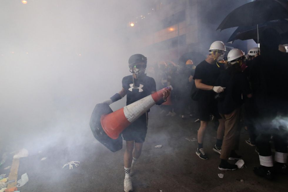 Otra marcha en Hong Kong enfrenta a manifestantes y Policía