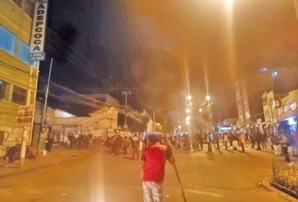 Denuncian intento de toma de la sede de Adepcoca