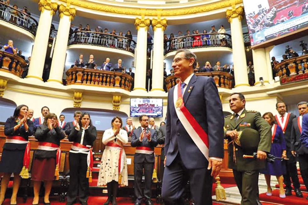 Vizcarra defiende adelanto de elecciones