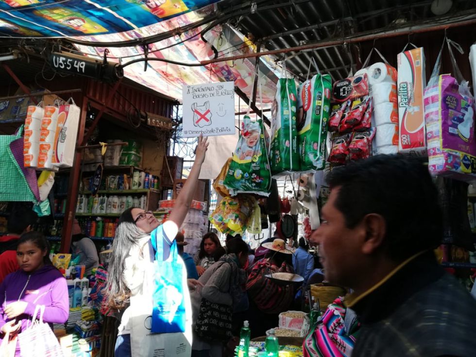 Buscan reducir uso de bolsas plásticas
