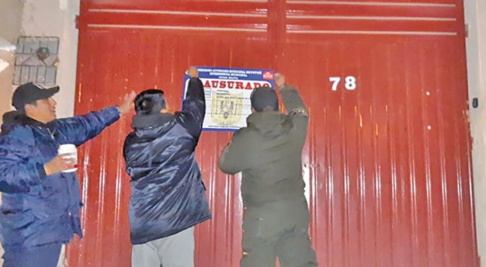 Cierran burdel ilegal que operaba en zona Satélite