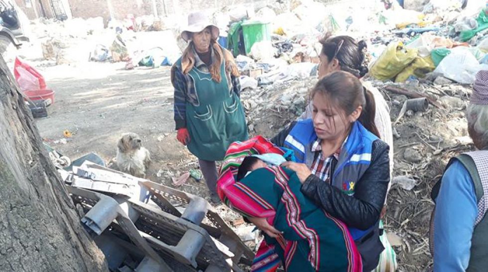 Abandonan a una bebé recién nacida en un basurero en Quillacollo