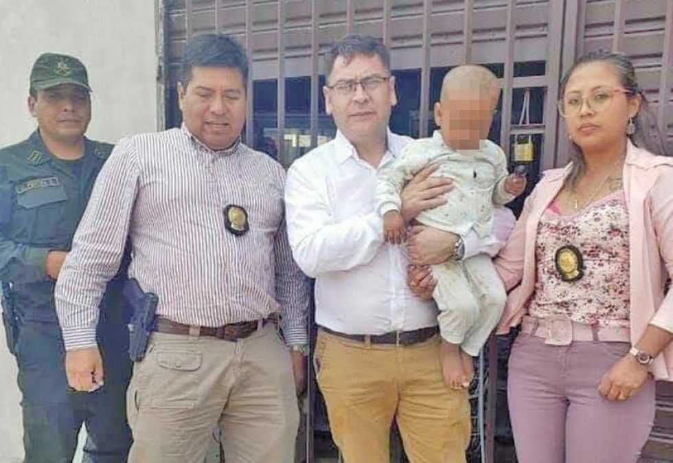 Rescatan a una niña que fue raptada, le habían modificado la apariencia