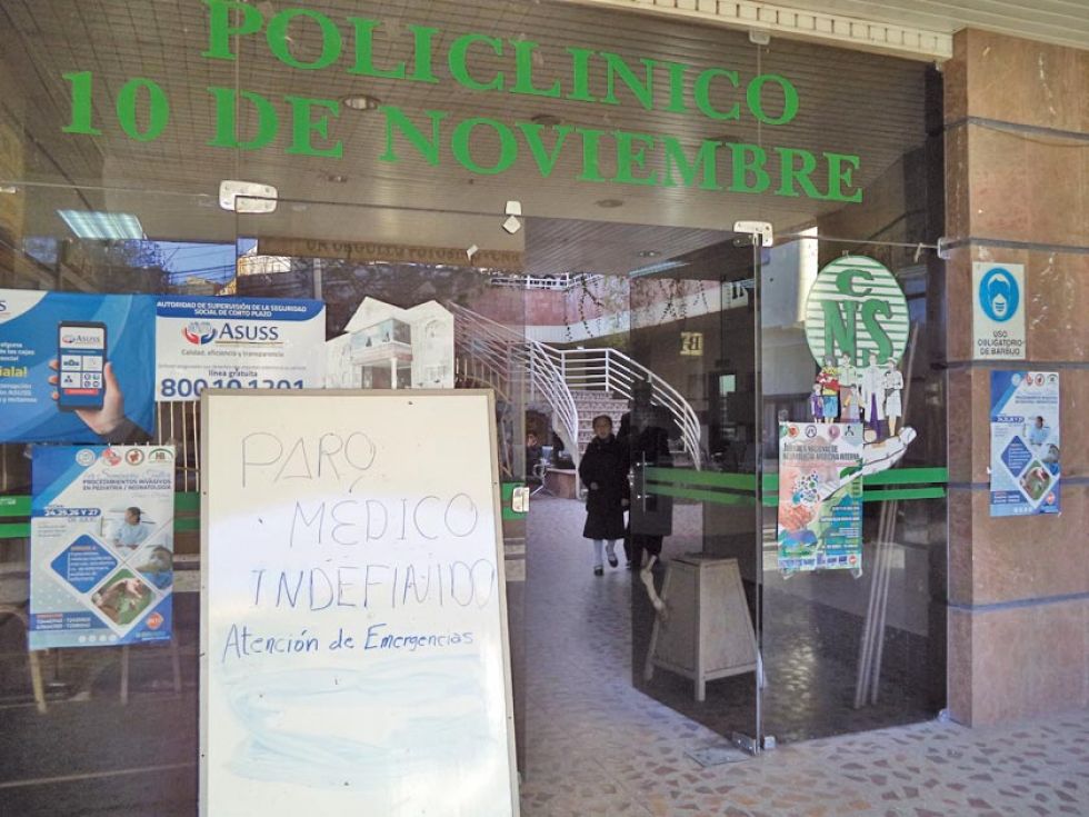 Médicos anuncian bloqueos en las calles y sigue el paro