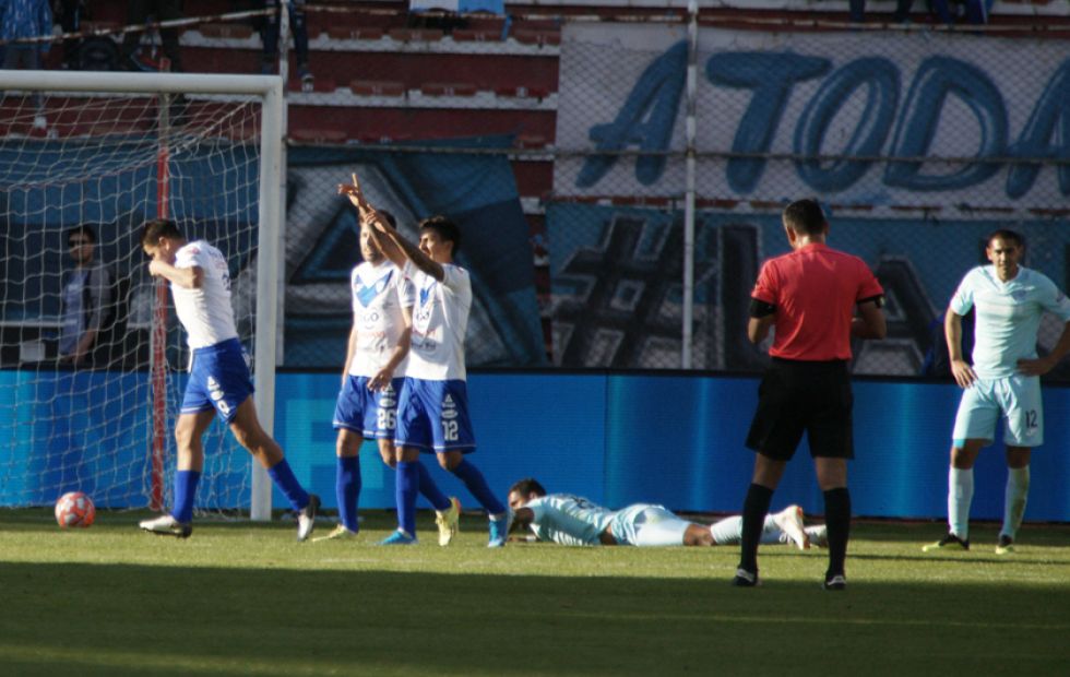 San José quiere olvidar sus problemas ante los realistas