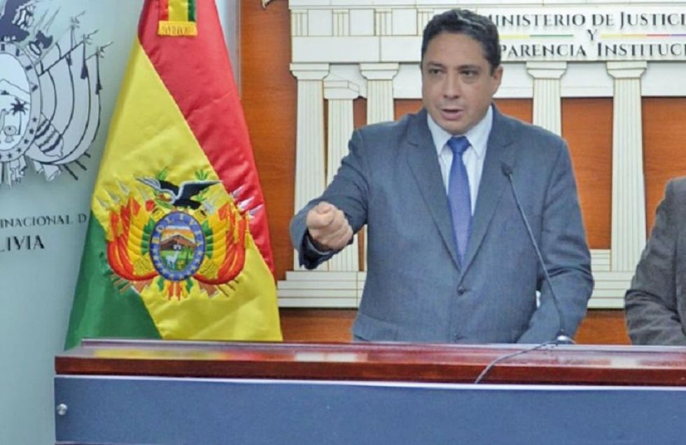 Gobierno sugiere a 3 autoridades judiciales que soliciten licencia