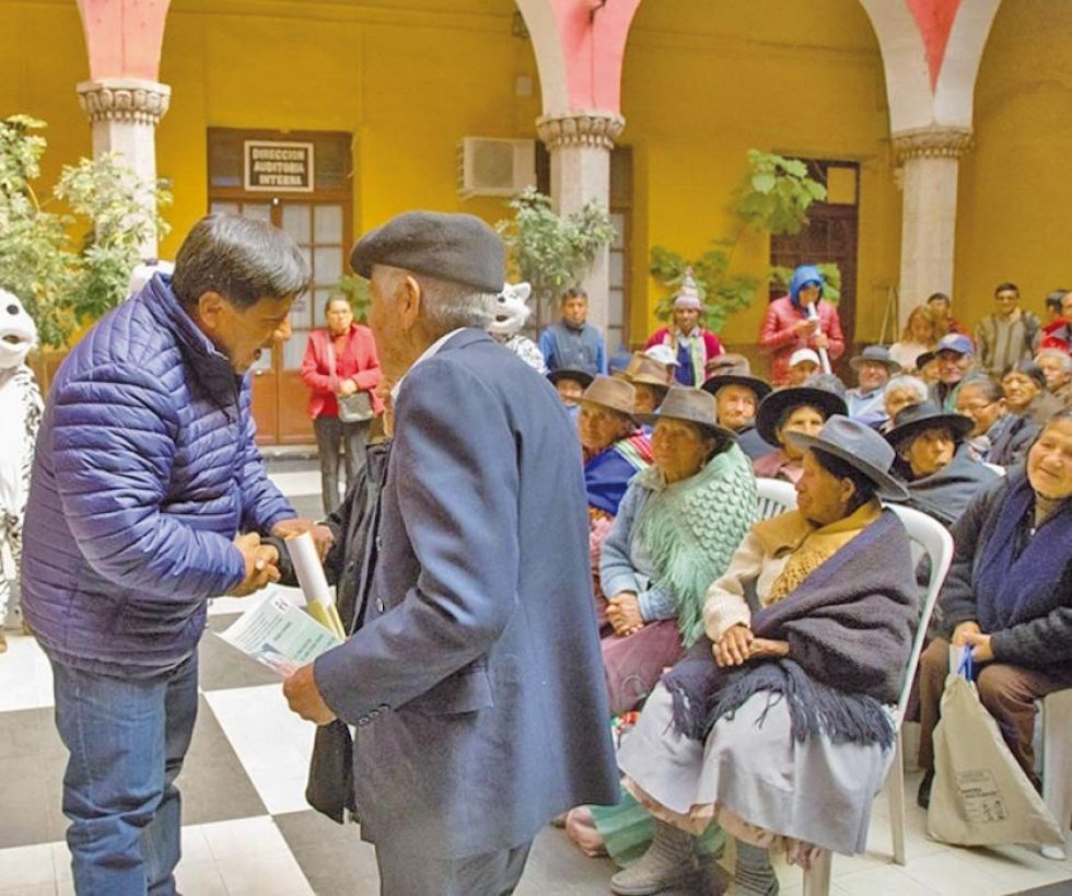 Alcalde anunció construcción de casa para adultos mayores