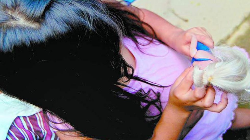 Niño emula a su padre y descubren que este violó a su hermana