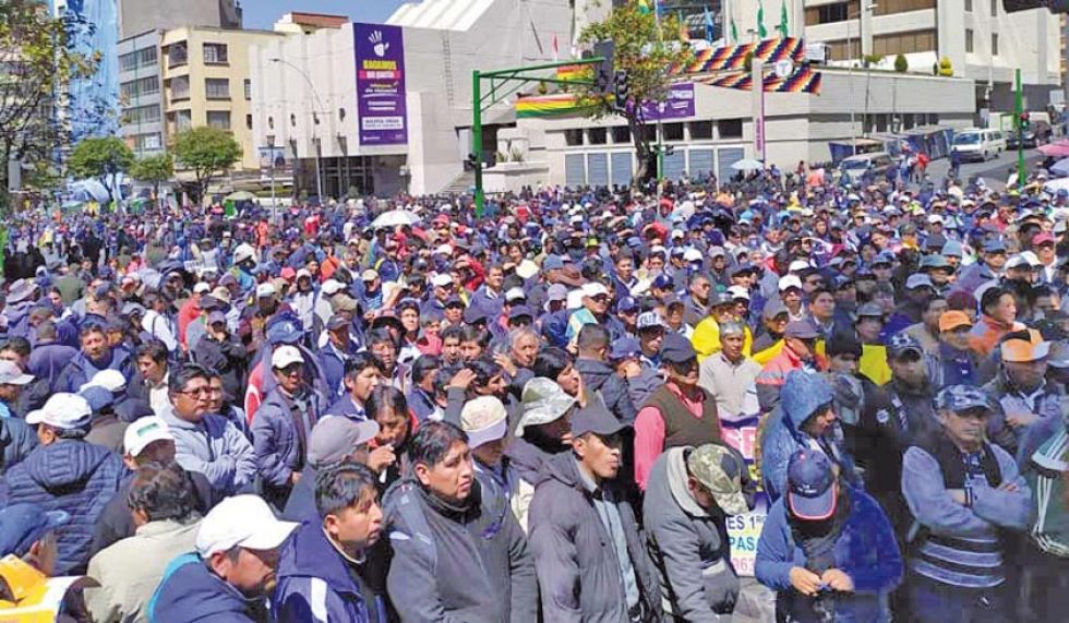 Choferes piden al Gobierno auditar al Pumakatari