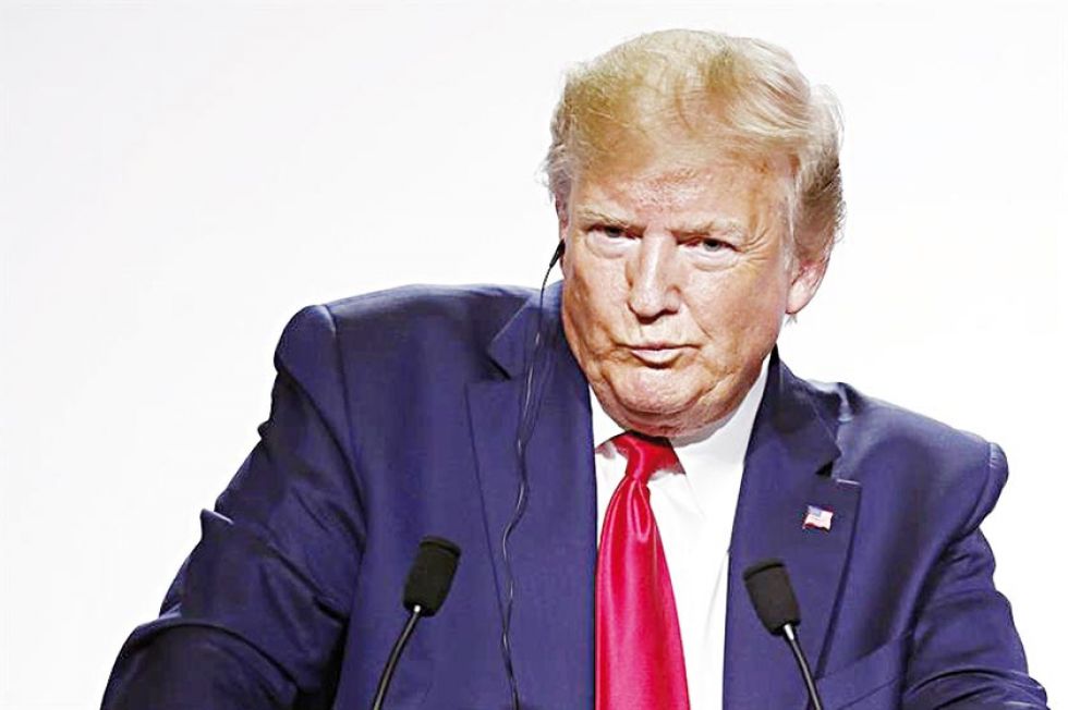 Trump, polémico, ofrece su club de golf para el G7