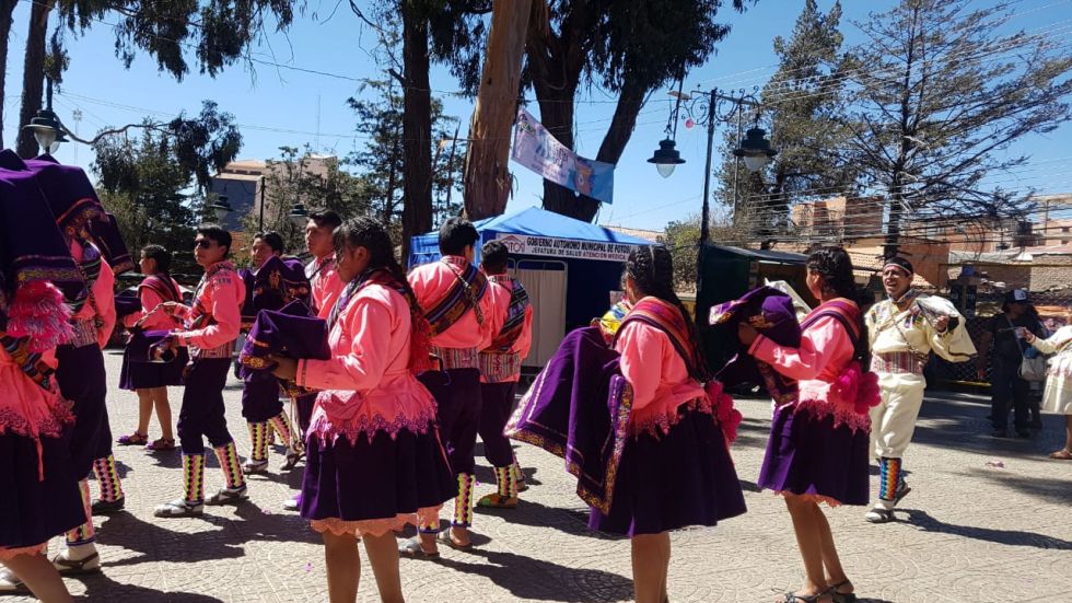 Fraternidades danzan y llegan al templo de San Bernardo