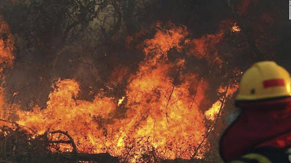 Cunde el fuego en cinco zonas y cabildo pide juicio contra Evo