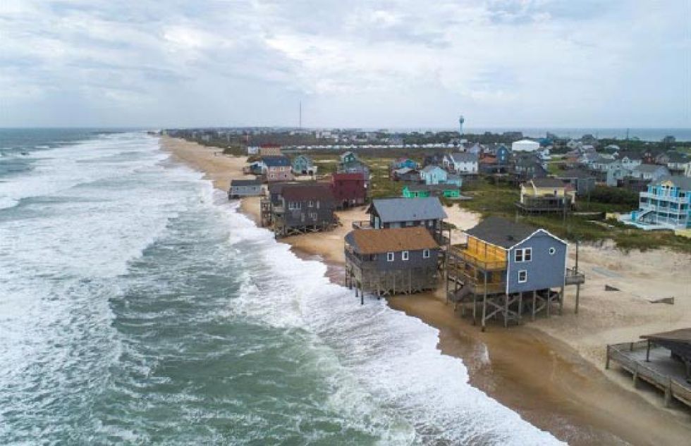 Dorian golpea con fuerza la costa de las Carolinas