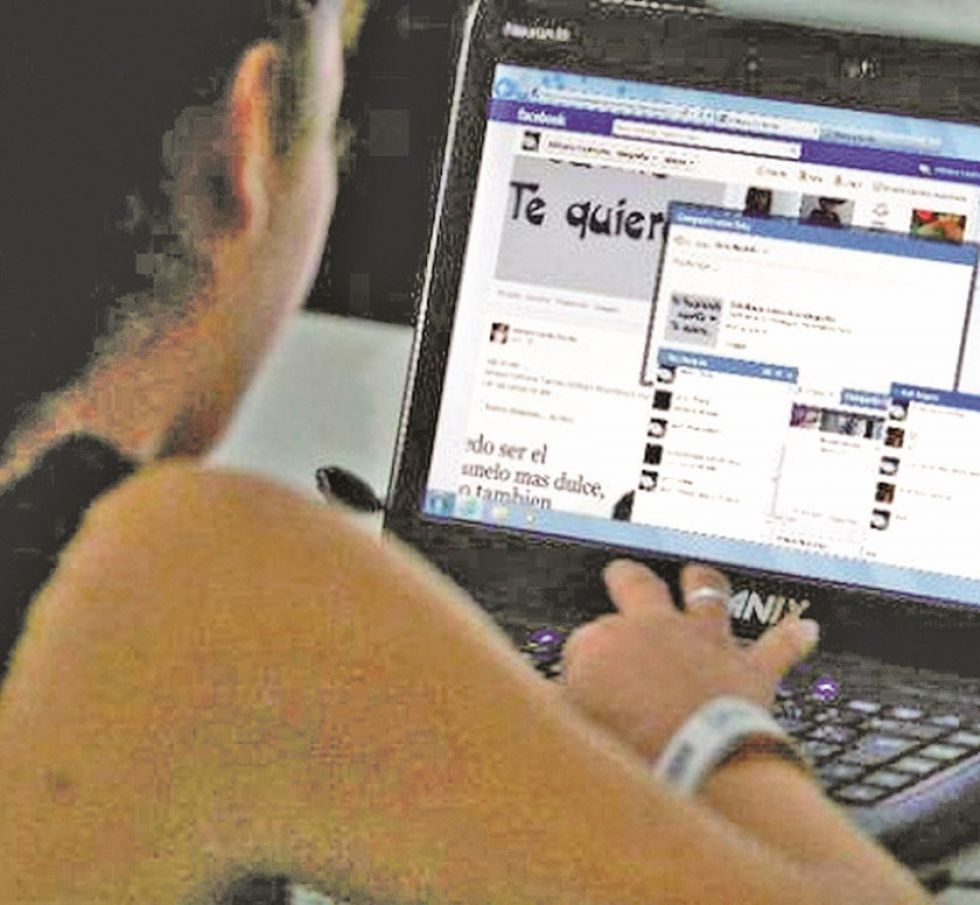 Mujer captaba menores por la red social y las abusaba sexualmente