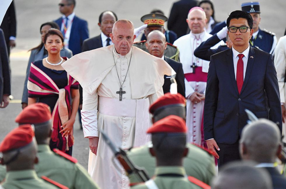 El Papa condena en Mozambique alta corrupción 